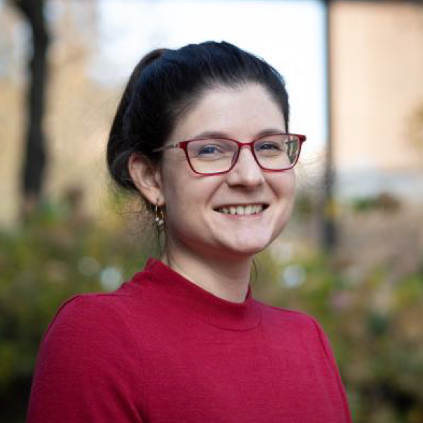 Headshot of Lauren Zarzar